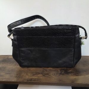 SAS Black Textured Leather Accessory